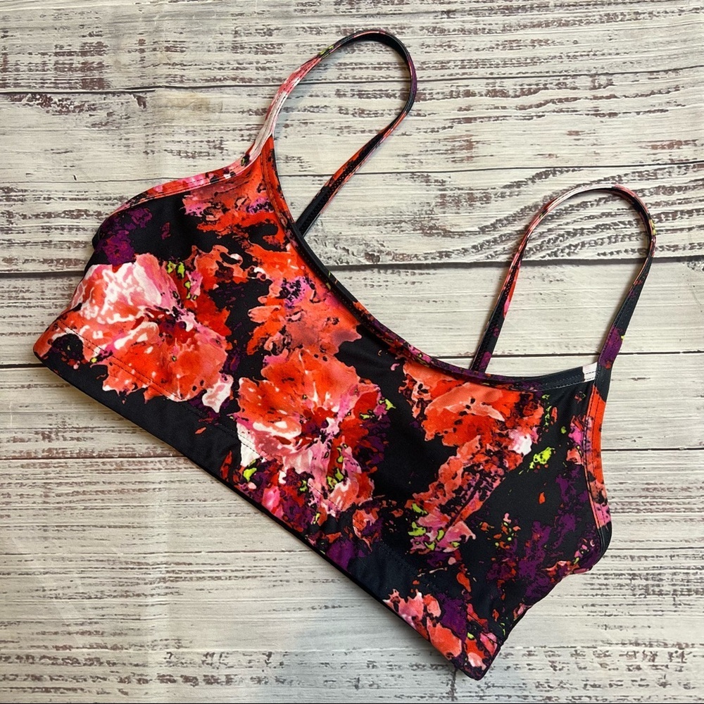 Fabletics Red Floral Mosa Sports Bra. Size Small.